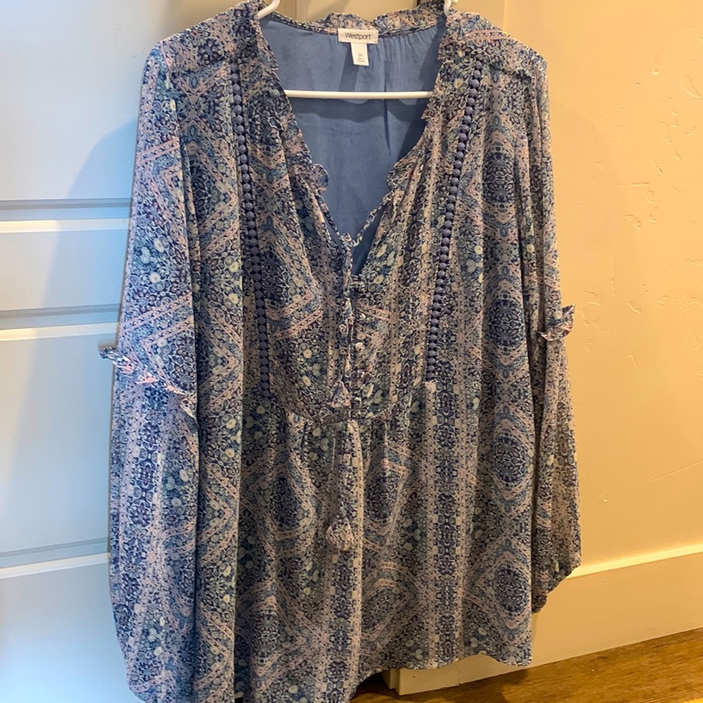 Westport brand Womens, sheer top, Size 2X.